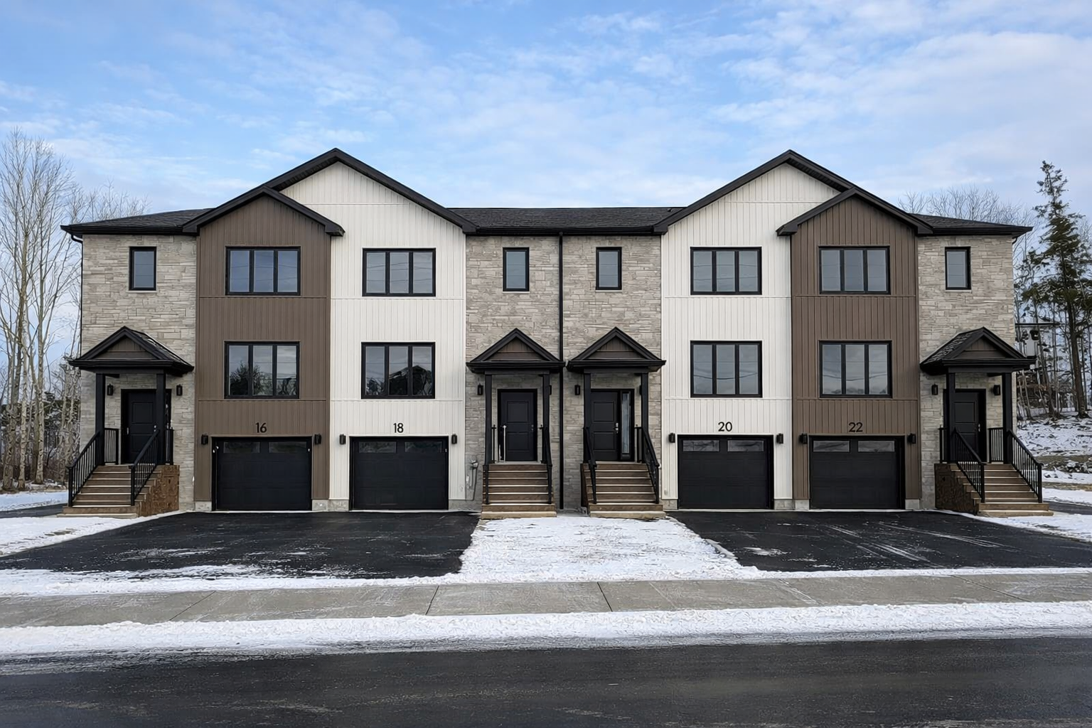 Townhouses in Lake Charles, Dartmouth